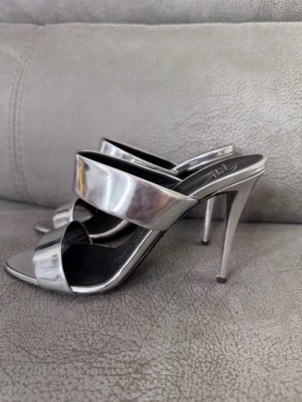 Giuseppe Zanotti Metallic Silver Two-Band Slide Heels - Picture 2 of 5